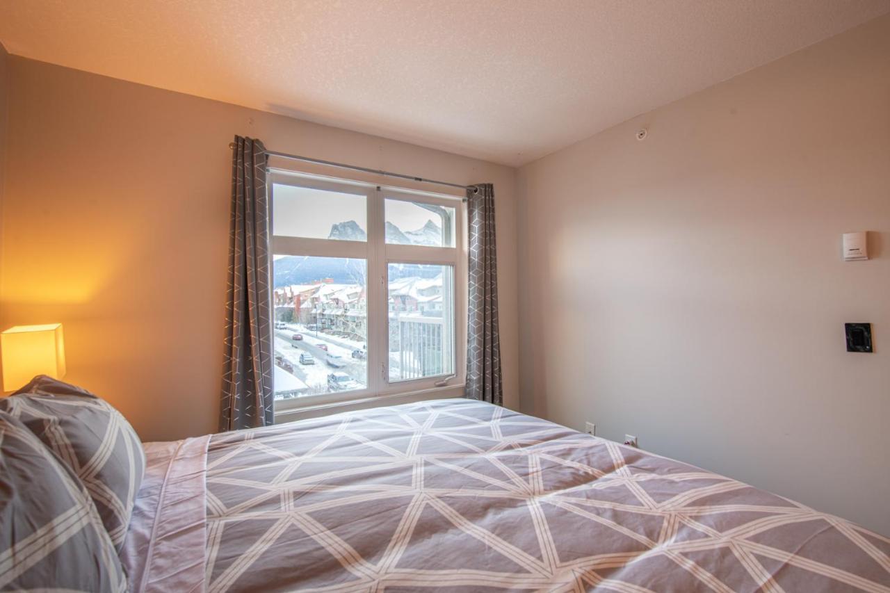 Mountain View 2 Bedroom Condo - Wt Top Floor-401 캔모어 외부 사진